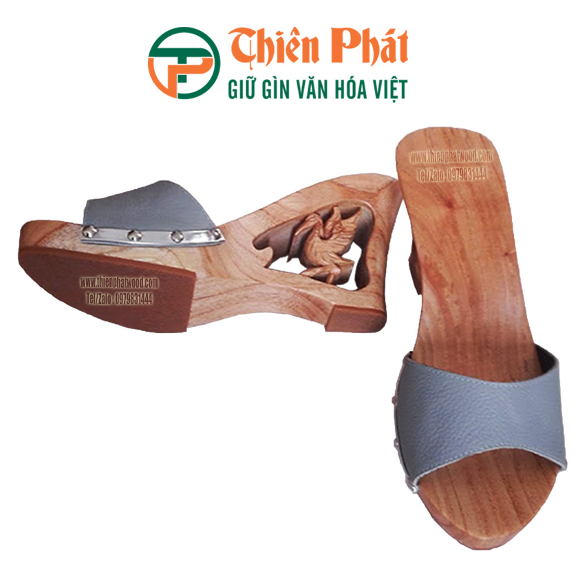 guốc gỗ chạm khắc hình chim phượng hoàng